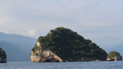 Los Arcos is one stop on Vallarta Adventures’ Yelapa & Majahuitas tour. // © 2015 Garrett Kuwahara