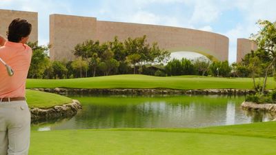 Tee off at Riviera Maya Golf Club. // © 2015 Riviera Maya Golf Club 2