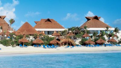 Guests at Luxury Bahia Principe Akumal have access to other hotels in the same complex. // © 2015 Luxury Bahia Principe Akumal 2