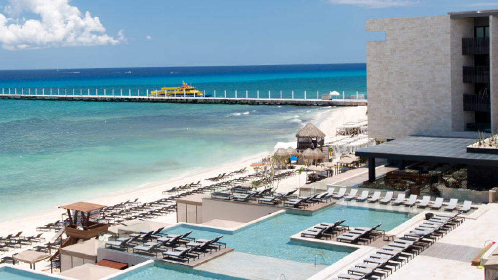 The resort is located on one of the area’s most popular beaches. // © 2016 Grand Hyatt Playa Del Carmen Resort 2