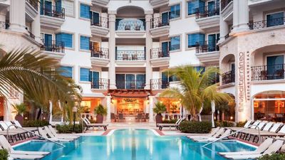 Guests can lounge on-site, then head into town to experience the nightlife. // © 2016 The Royal Playa del Carmen 2