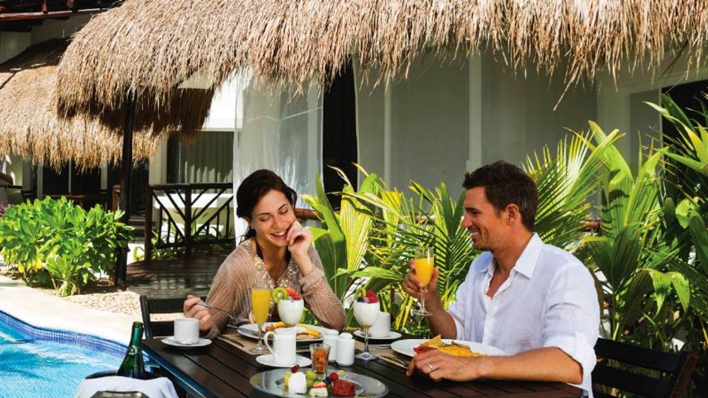 Twosomes can enjoy a secluded alfresco breakfast. // © 2017 El Dorado Casitas Royale 2