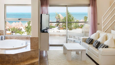 Beloved’s casita suites focus on luxury. // © 2017 Excellence Group Luxury Hotels & Resorts