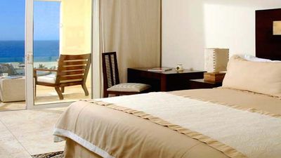 The resort offers 154 contemporary rooms. // © 2014 Pueblo Bonito Pacifica
