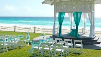Paradisus Cancun to Host Romance Forum