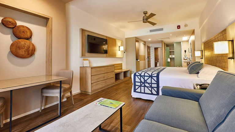 A California Junior Suite at Riu Palace Baja California