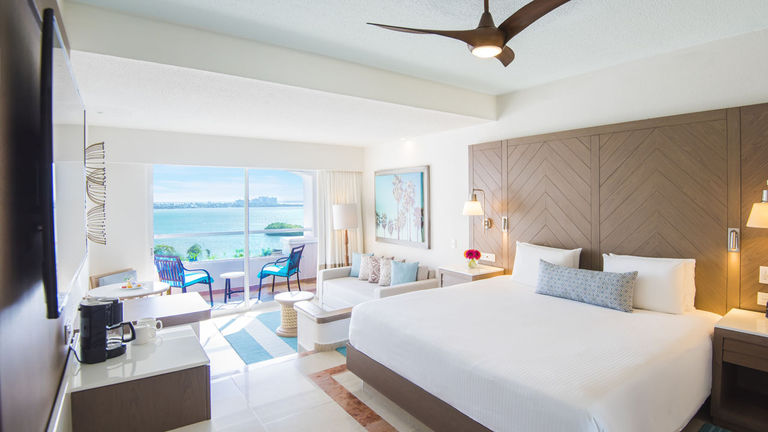 Guestrooms at the Wyndham Alltra Cancun received some decor upgrades prior to the property’s rebranding in December 2021. Guestrooms at the Wyndham Alltra Cancun received some decor upgrades prior to the property’s rebranding in December 2021.