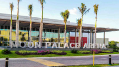 Travel Agents Attend Conference at Moon Palace Cancun