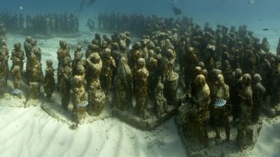 Replicas of the Underwater Museum’s artwork are on display at a new visitors center. // © 2013 Jason de Caires Taylor F