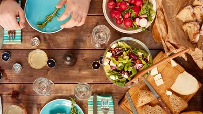 Today’s travelers are looking to connect with local cultures through food. // © 2015 iStock