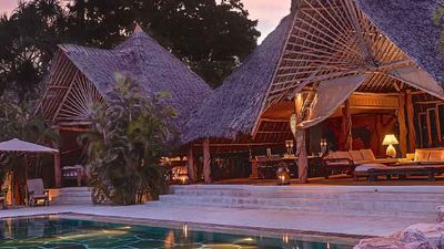 The common pool and lounge area of Alfajiri Villas’ Garden Villa is the perfect space for whiling away the evening. // © 2016 Alfajiri villas 2