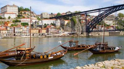 Guests on CroisiEurope’s From Porto to Spain cruise spend two days in Porto, Portugal. // © 2015 CroisiEurope 2