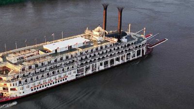 American Queen is the largest steamboat ever built. // © 2015 iStock American Queen Steamboat Company 2