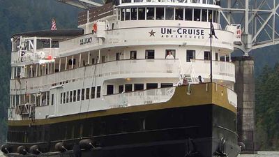Un-Cruise’s SS Legacy sails the Columbia and Snake rivers. // © 2013 Un-Cruise Adventures 2