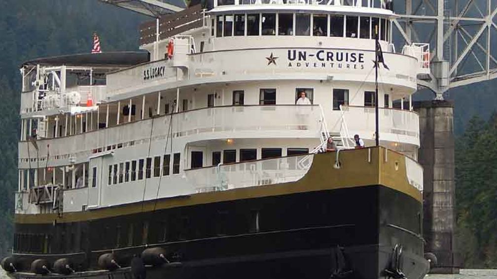 Un-Cruise’s SS Legacy sails the Columbia and Snake rivers. // © 2013 Un-Cruise Adventures 2