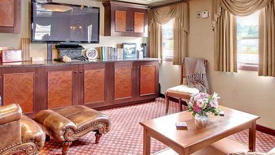 A 56-inch plasma-screen television and DVD player, along with a private DVD collection, can be found in Un-Cruise Adventures’ Owner’s Suite on S.S. Legacy. // © 2016 Un-Cruise Adventures