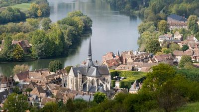 CroisiEurope offers cruises on 25 canals and rivers with a large variety of different itineraries. // © 2013 CroisiEurope F