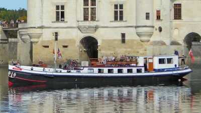 Nymphea sails the Loire River. // © 2017 European Waterways