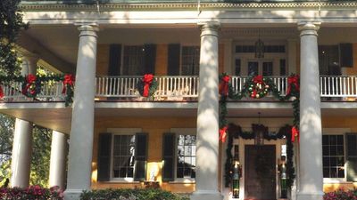 The Cajun Christmas itinerary includes a Christmas-themed tour at Houmas House Plantation. // © 2013 American Cruise Lines F
