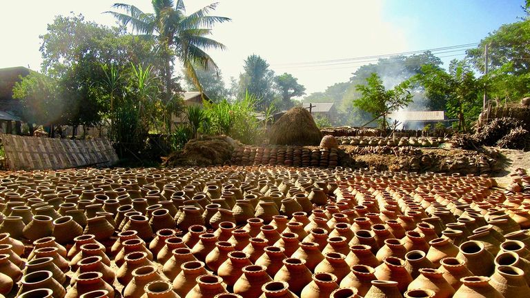 Guests can meet artisans who craft the region’s distinctive pottery and lacquerware.