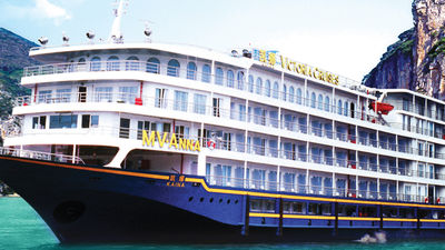 Guests can enjoy special excursions and amenities on anniversary sailings with Victoria Cruises. // © 2014 Victoria Cruises F