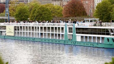 The 88-cabin Birdsong offers a wine bar, a fitness center and a sauna. // © 2015 Tom Harper River Journeys