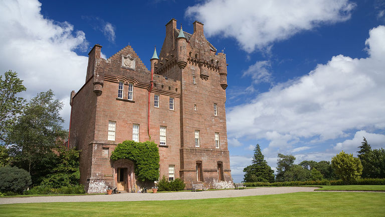While traveling with Rabbie’s, the writer paid a visit to Brodick Castle.