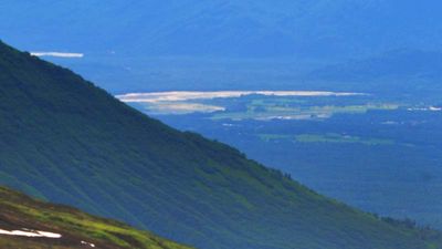 Clients visiting Hatcher Pass Recreation Area can hike the Talkeetna Mountains. // © 2015 Christopher Batin 2