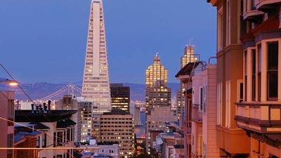 Nob Hill gives guests a convenient vantage point for exploring San Francisco. // © 2015 iStock 2