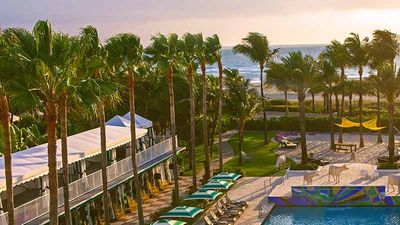 Surfcomber Hotel in South Beach is a hit with travelers and locals alike. // © 2015 iStock 2