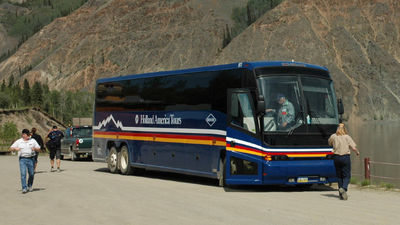 Gray Line’s Explorer motorcoach tours are very popular in Alaska. // © 2016 Christopher Batin 3
