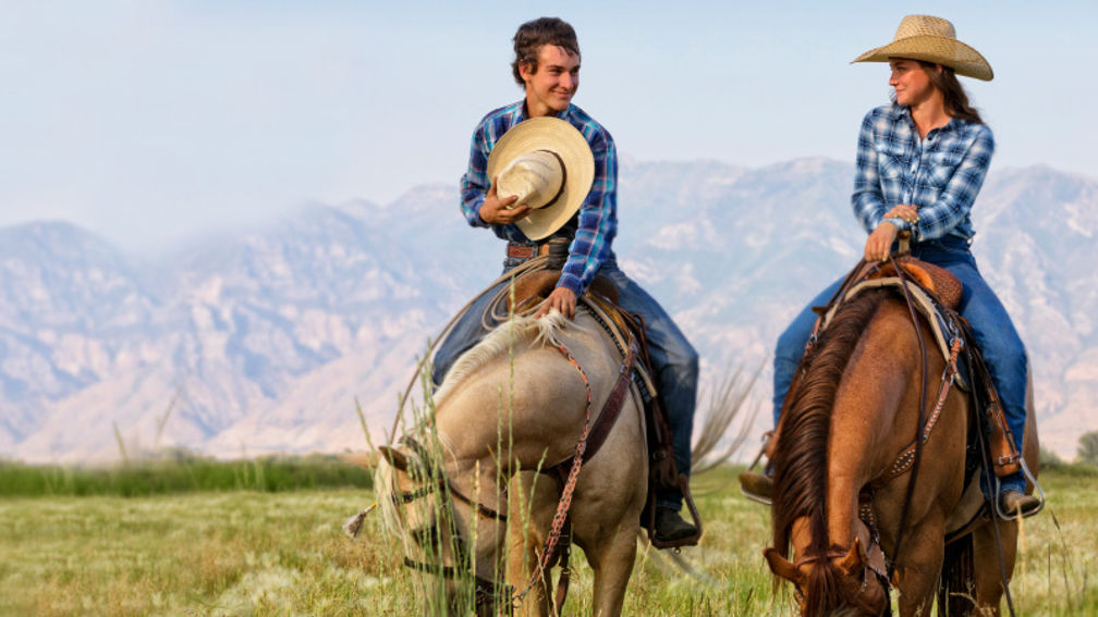 6 Cozy Cabins to Book for Honeymooners