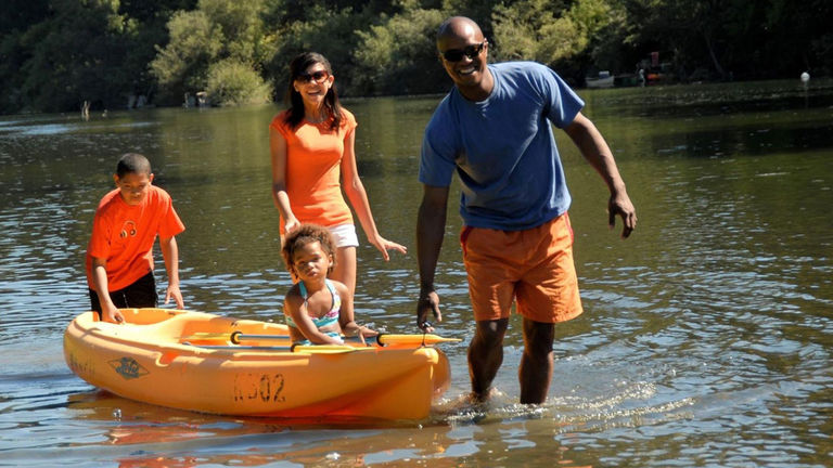 FG_200810_USA_PAGE IMAGE 2_Canoeing on the Russian River - Image courtesy of Sonoma County Tourism