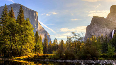 Yosemite is open to visitors year-round, with no reservations required to enter the park. // © 2016 iStock