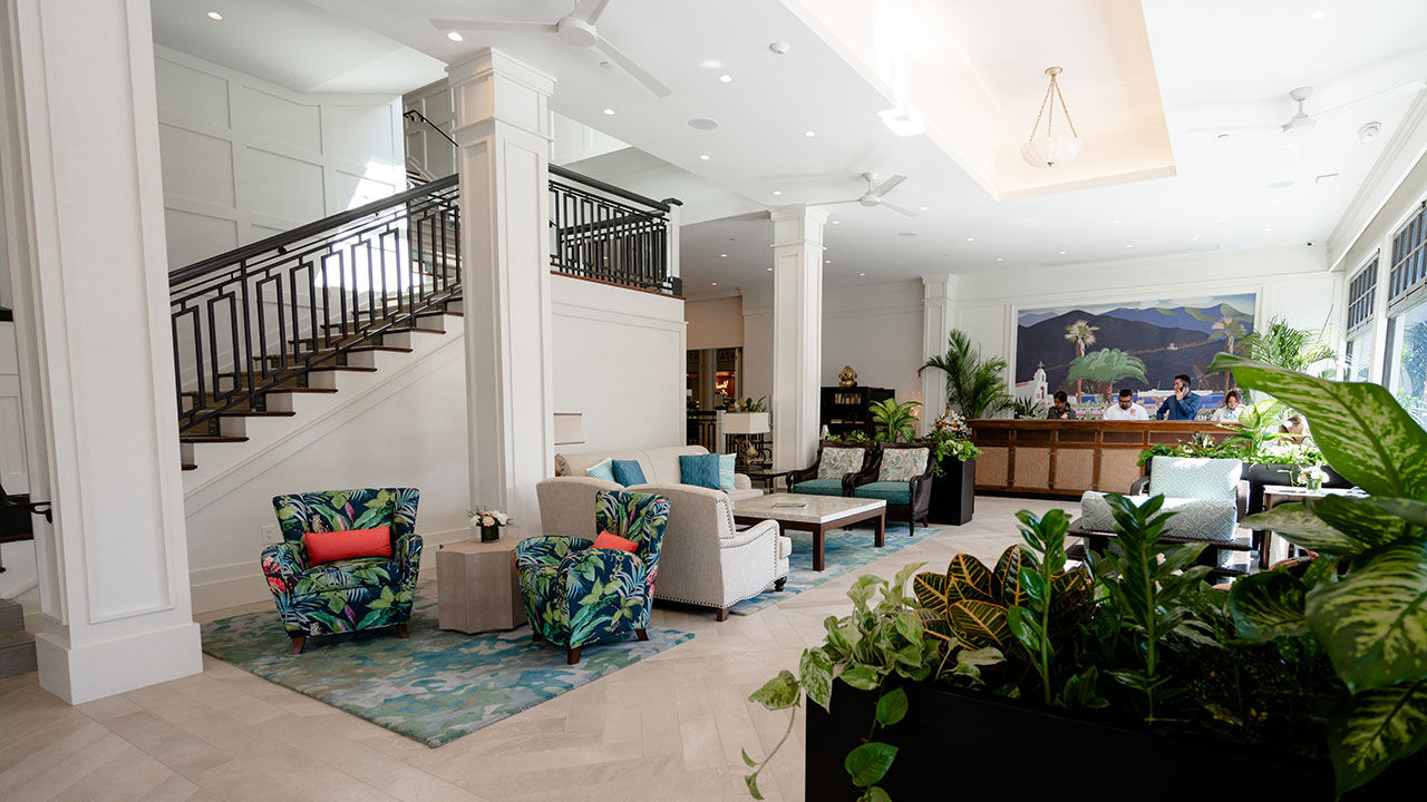 Hotel Atwater’s lobby invites guests to partake in a complimentary sparkling wine reception from 4:30 to 5:30 p.m.