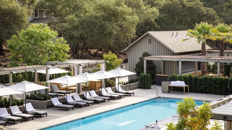 During the power outages, the hotel’s daily wine reception was moved from the lobby to the brand-new Hotel Pool.