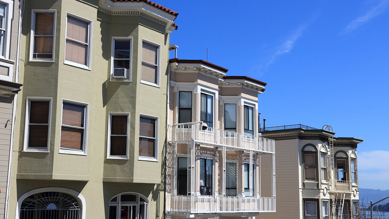 Northeast San Francisco’s chic Nob Hill neighborhood is home to many historic mansions and is home to some of the U.S.’ most desirable (and priciest) real estate.