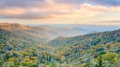 Experts recommend hiking in the park as much as possible. // © 2016 iStock