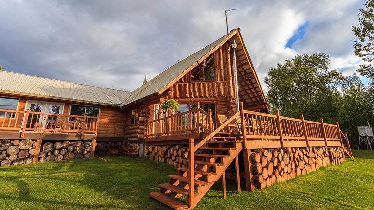 Winterlake Lodge offers hiking and rafting opportunities.