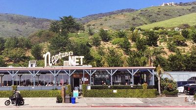 Neptune’s Net is a 1950s Malibu landmark on Pacific Coast Highway. // © 2017 Creative Commons user elizabeth_albert