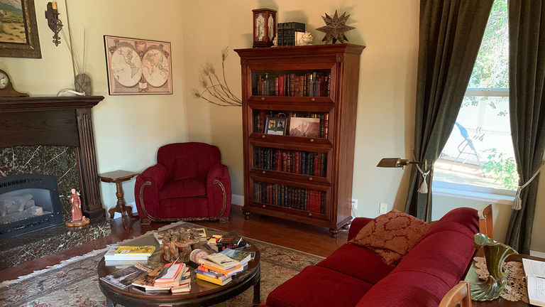 Yosemite Rose’s library provides classic literature, as well as maps and history on the surrounding local Yosemite and Stanislaus National Park areas