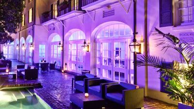 The courtyard and pool at the Hotel Le Marais in New Orleans// © 2014 New Orleans Hotel Collection 3