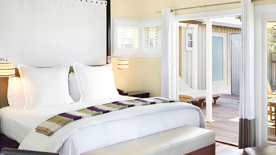 Harvest Cottages include a king-size bed; an outdoor space with a deck, a large soaking tub and a fire pit; and more. // © 2016 The Carneros Inn