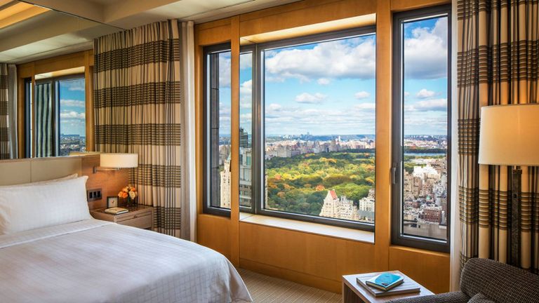 Hotel rooms and suites on the hotel’s 33 upper floors take advantage of spectacular views of the city.
