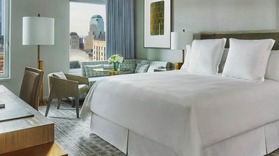 Four Seasons Hotel New York Downtown’s guestrooms provide posh amenities and views of the compelling neighborhood. // © 2017 Four Seasons Hotel New York Downtown