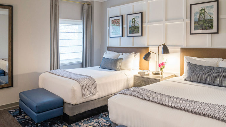 The writer and her mother stayed in a Deluxe Two Double Bed guestroom at Heathman Hotel.