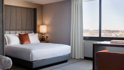 The property features 178 spacious guestrooms, including many with views of the city. // © 2017 Kimpton Mason & Rook Hotel