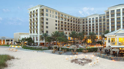 Sandpearl Resort is right on Clearwater Beach, providing guestrooms with a stunning view. // © 2014 Sandpearl Resort