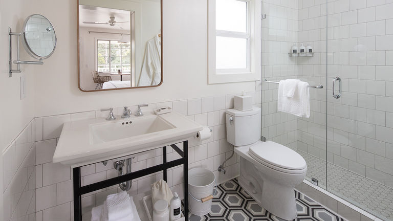 Perks also include Gilchrist & Soames bath amenities.