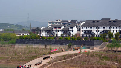 A River Cruise into the China Psyche